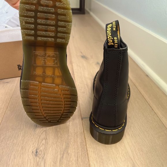 DR. MARTENS 1460 BOOT SMOOTH LEATHER - WOMEN'S NWT - Picture 5 of 8